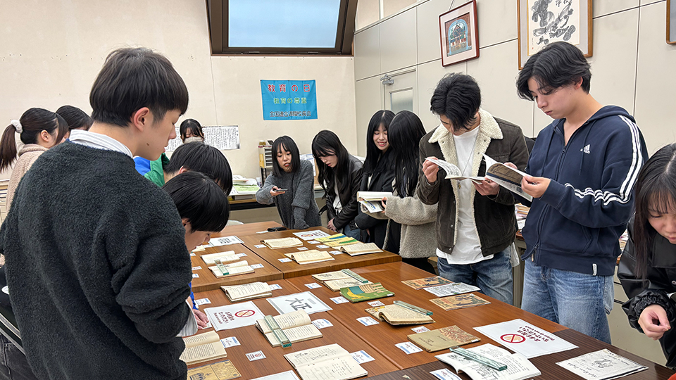 田中富+前田ゼミナール】明治〜昭和初期の英語教科書・古書を調査